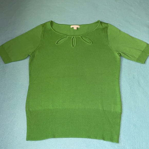 NEW YORK AND COMPANY knit sweater petal cutout short sleeve green stretch size M - Picture 1 of 9